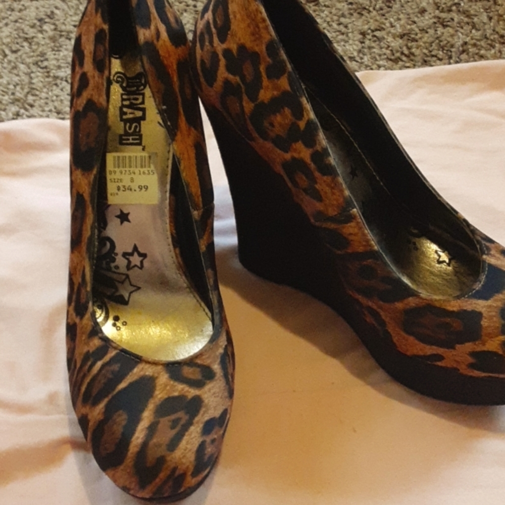 Wedge shoes